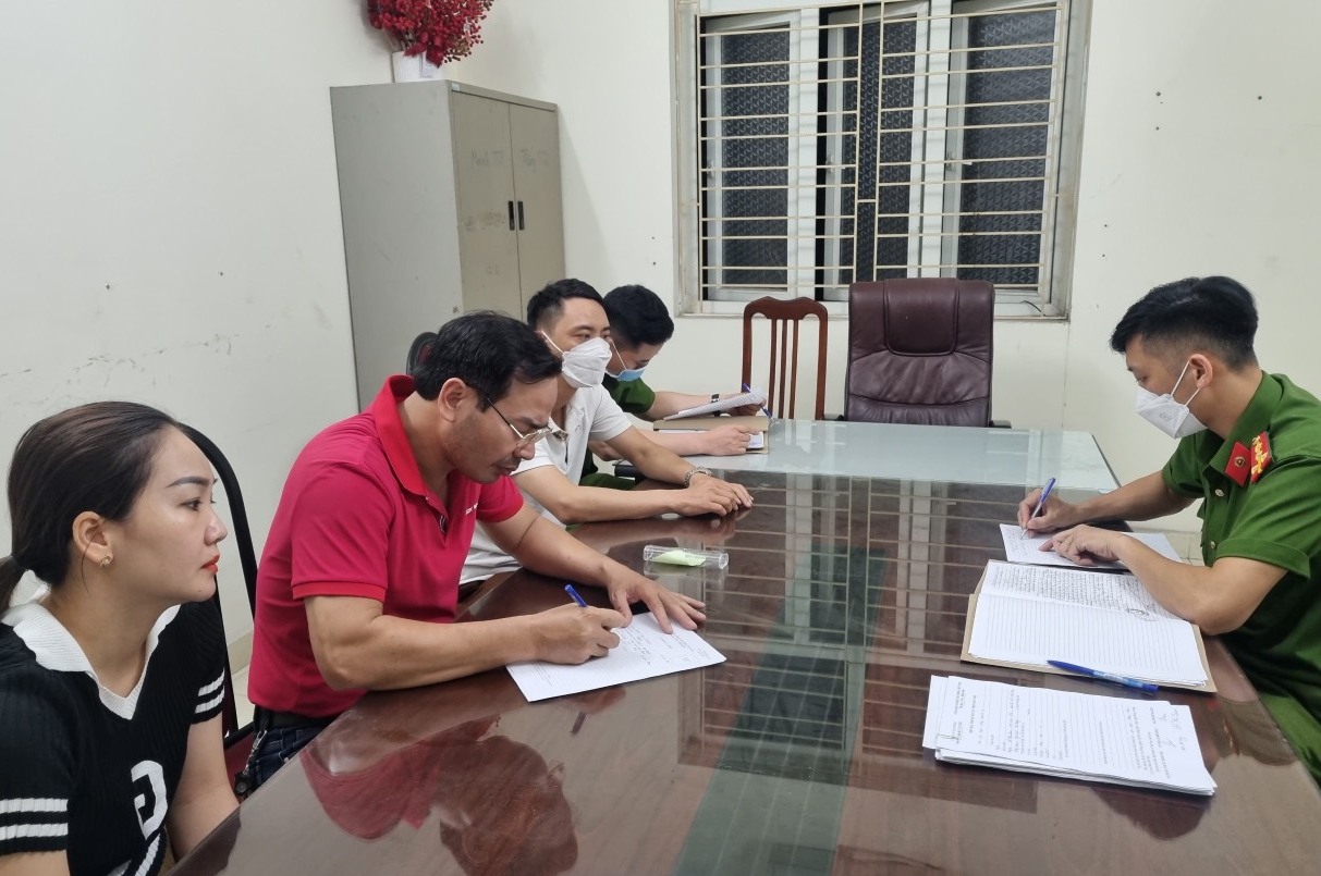 Bắt quả tang đối tượng bán lô, đề trên vỉa hè đường Trung Lực, phường Đằng Lâm, Hải An